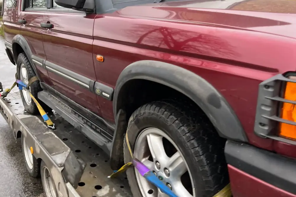 Land Rover Discovery, ratchet-strapped