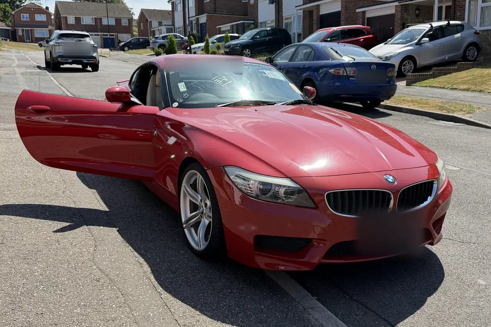 Import BMW Z4, auction markings still on the screen